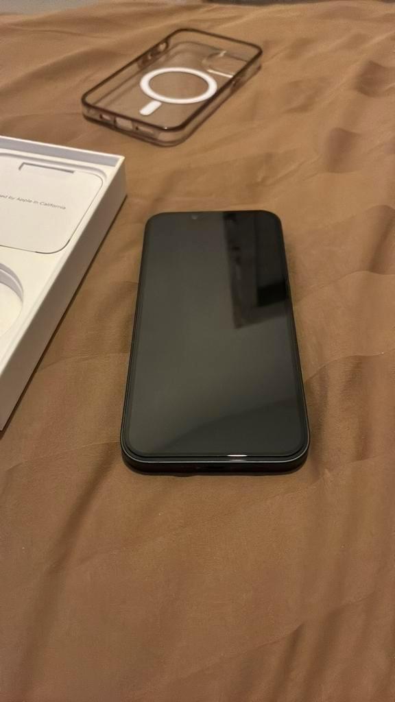 Apple iPhone 14 met hoesje en beschermglas, Télécoms, Téléphonie mobile | Apple iPhone, 128 GB, iPhone 14, Noir, Enlèvement