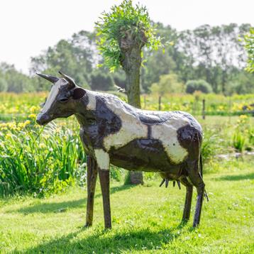 Metalen Koe - beeld gemaakt van metaal, Tuin en Terras, Ophalen of Verzenden, Nieuw, Metaal, Dierenbeeld