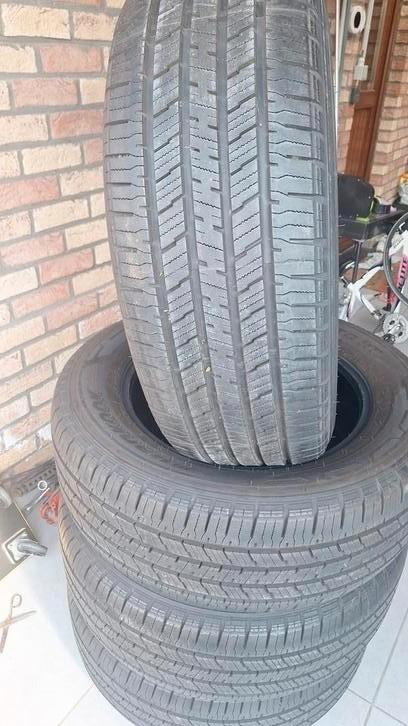 Banden 4 seizoen 275/60 r20 NIEUW (Dodge Ram ), Auto-onderdelen, Banden en Velgen, Band(en), Winterbanden, Nieuw, Ophalen
