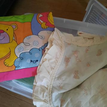 Kinderdekens, lakens, etc beschikbaar voor biedingen