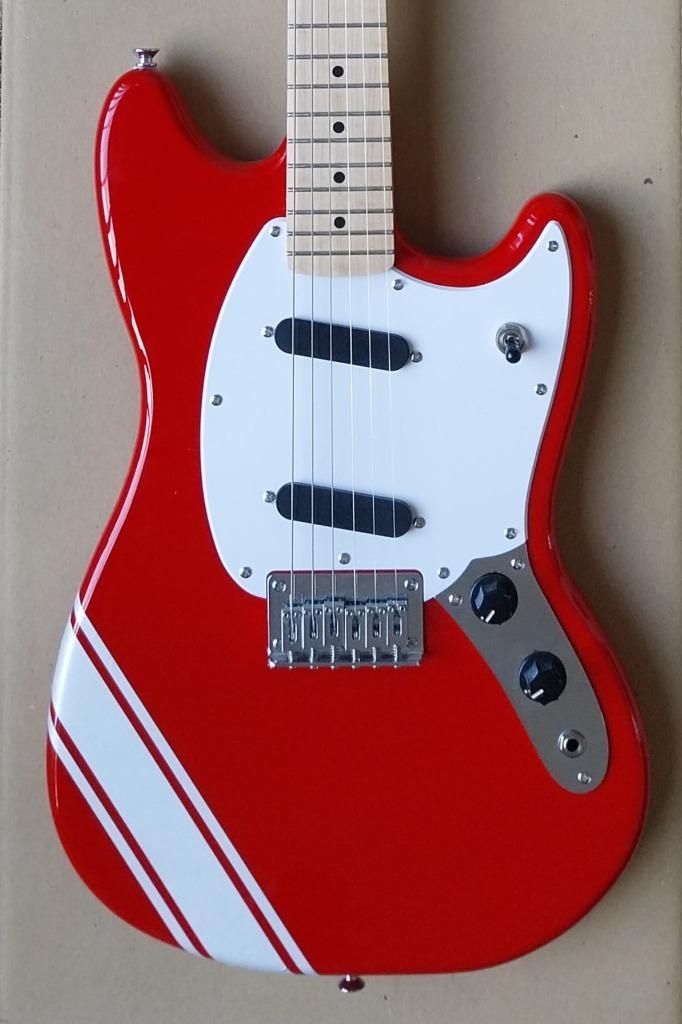 Squier Mustang Candy Apple Red / White Competition Stripes, Muziek en Instrumenten, Snaarinstrumenten | Gitaren | Elektrisch, Zo goed als nieuw