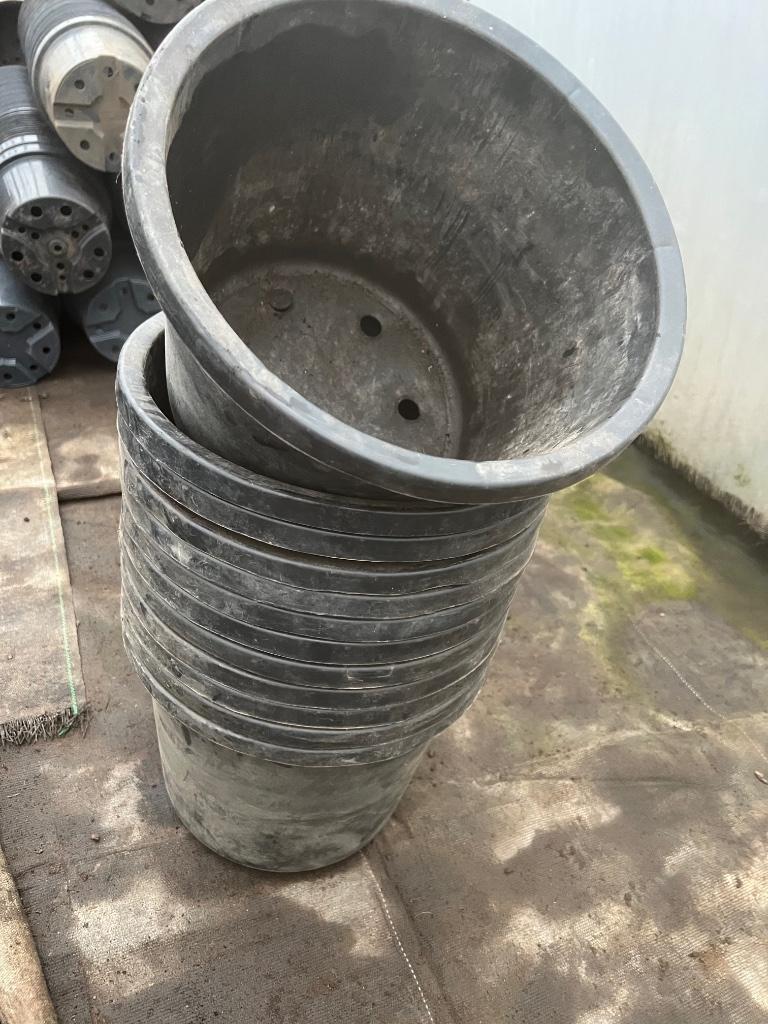 Grote bloempotten van extra zware plastiek 31,5 x 24 cm, 25 tot 40 cm, Kunststof, Gebruikt, Rond