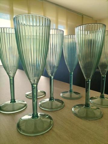 7x stijlvolle champagneglazen (plastiek materiaal) beschikbaar voor biedingen
