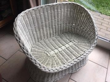 FAUTEUIL VAN NATUURLIJK MATERIAAL+KUSSEN beschikbaar voor biedingen
