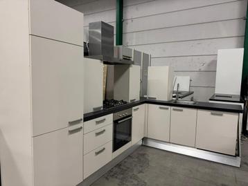 Complete Hoekkeuken + Apparatuur Siemens + GEDEMONTEERD  beschikbaar voor biedingen