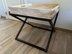 Bijzettafel in White Brushed Oak met zwart stalen kruis, Huis en Inrichting, Tafels | Bijzettafels, Vierkant, 55 tot 75 cm, Zo goed als nieuw