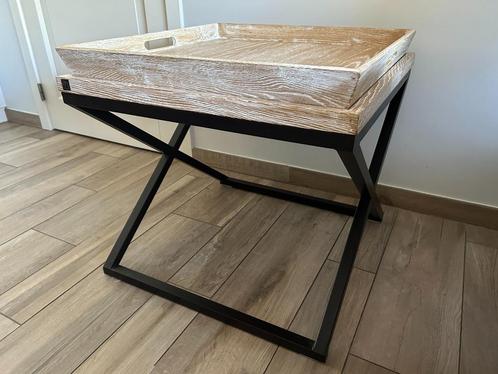 Bijzettafel in White Brushed Oak met zwart stalen kruis, Huis en Inrichting, Tafels | Bijzettafels, Zo goed als nieuw, Vierkant