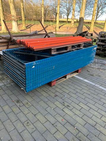 Superbe lot de rack / rayonnage  beschikbaar voor biedingen