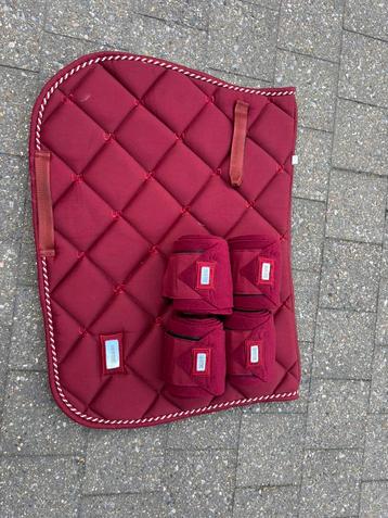 Bordeaux setje van Showtime beschikbaar voor biedingen