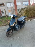 Scooter brommer a klasse met papieren, Fietsen en Brommers, Ophalen of Verzenden, Zo goed als nieuw, Overige typen, Overige merken