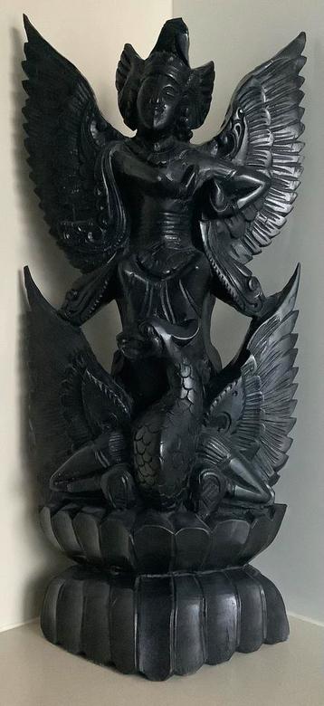 Handgemaakt uit hout gesneden Beeld van Garuda en Vishnu beschikbaar voor biedingen