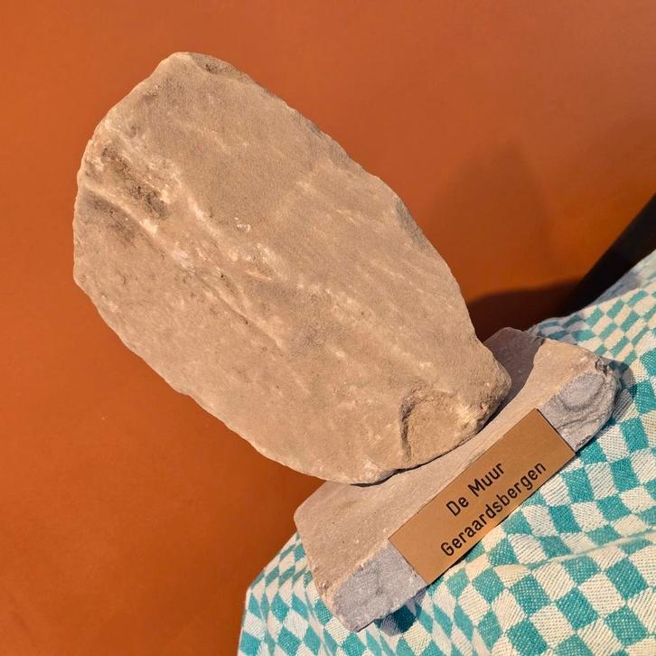 Oude kassei Muur Geraardsbergen - Trofeevorm, Antiek en Kunst, Antiek | Overige Antiek, Ophalen