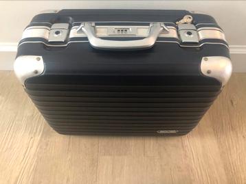 Rimowa kleine reiskoffer  disponible aux enchères