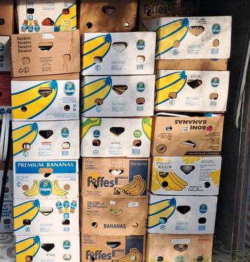 Lot rommelmarktspullen  beschikbaar voor biedingen