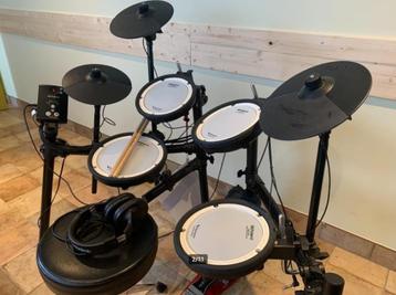 [TE HUUR] Roland TD-1DMK elektronisch drumstel beschikbaar voor biedingen