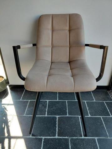 3 verschillende stoelen nieuw beschikbaar voor biedingen