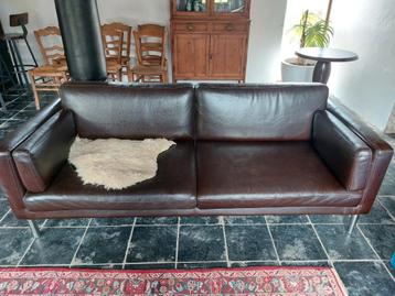 Zetel in bruin  beschikbaar voor biedingen
