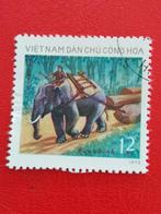 Noord Vietnam 1974 - olifant aan het werk, Postzegels en Munten, Postzegels | Azië, Zuidoost-Azië, Ophalen of Verzenden, Gestempeld
