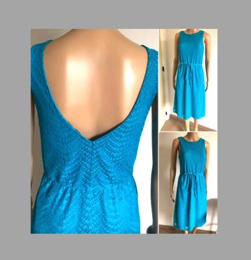 Beautiful turquoise lace dress with V-back (size S/M) beschikbaar voor biedingen