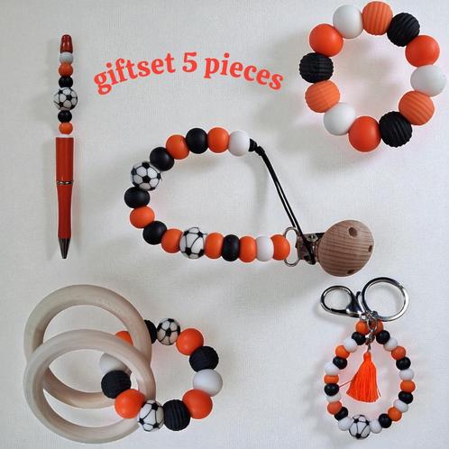 5 delige kraamcadeau geschenkset voetbal EK - WK, Kinderen en Baby's, Kraamcadeaus en Geboorteborden, Nieuw, Kraamcadeau, Verzenden