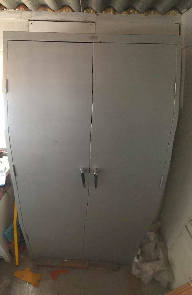 Mewaf Metalen kast voor bureau/garage/tuin, Huis en Inrichting, Kasten | Roldeurkasten en Archiefkasten, Metaal, Ophalen