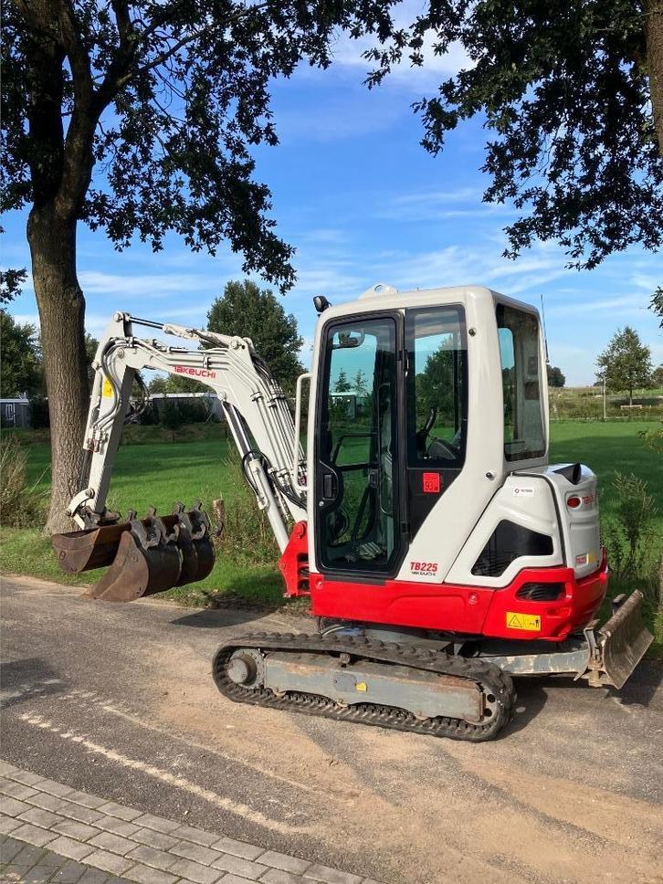 TAKEUCHI TB225e, Zakelijke goederen, Machines en Bouw | Kranen en Graafmachines, Kraan, Ophalen of Verzenden