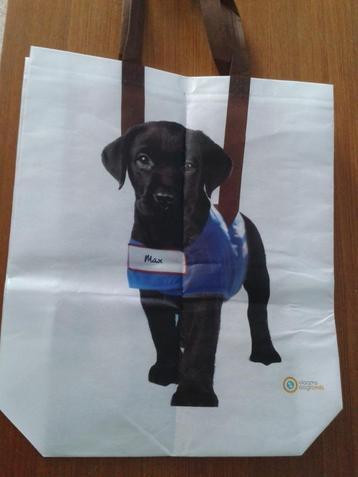 Leuke stevige draagtas met prent van hond beschikbaar voor biedingen