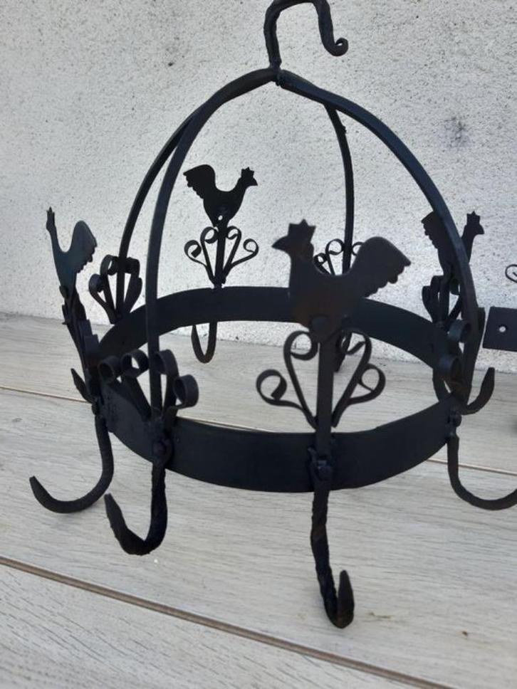 Ancien support décoratif avec crochets en fer forgé, Antiquités & Art, Curiosités & Brocante, Enlèvement