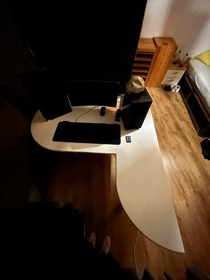 Stevig bureau. Moet dringend weg!, Huis en Inrichting, Bureaus, Zo goed als nieuw, Bureau, Ophalen