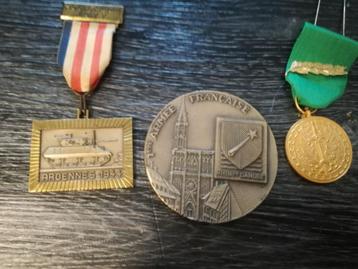 3 oorlog-herdenkingsmedailles  beschikbaar voor biedingen