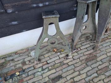 Oude gietijzeren machinepoten Set van 3 Hoog 75 cm, Enlèvement