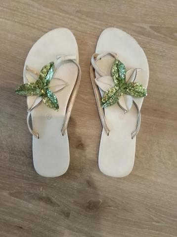 mooie slippers maat 40 beschikbaar voor biedingen
