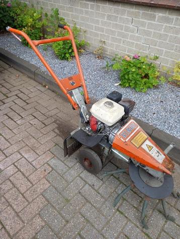 NIMOS MUG (BJ 2002) onkruidborstel beschikbaar voor biedingen