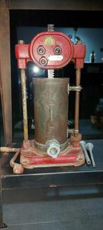 Antieke worstenvuller, Ophalen