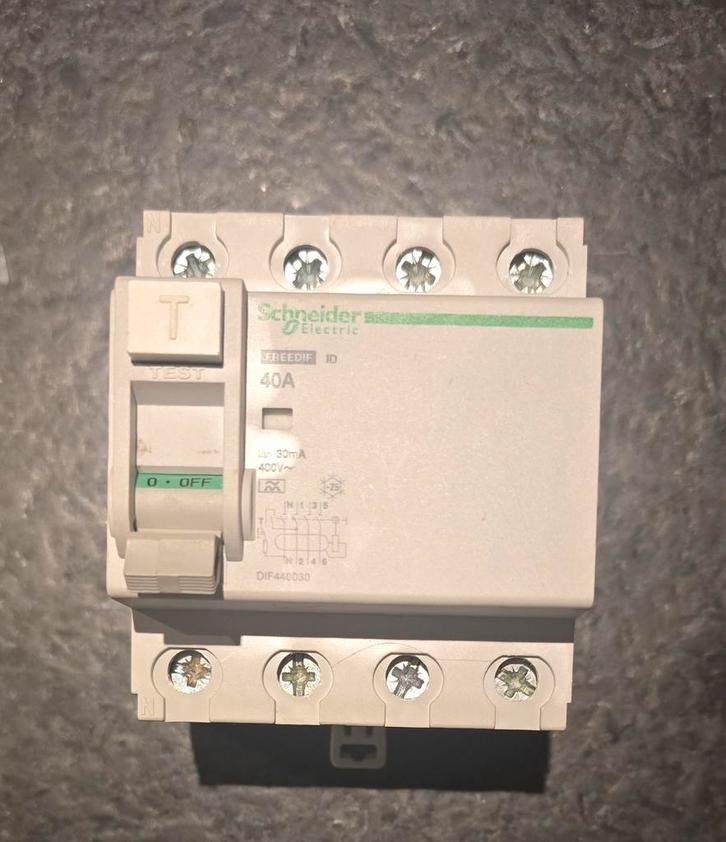 Diverse (differentieel) automaten - zekeringen, Doe-het-zelf en Bouw, Elektriciteit en Kabels, Gebruikt, Overige typen, Ophalen of Verzenden