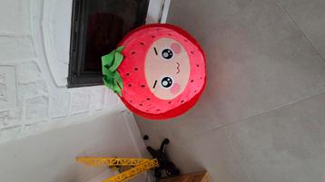 Grote bolvormig knuffelbal beschikbaar voor biedingen