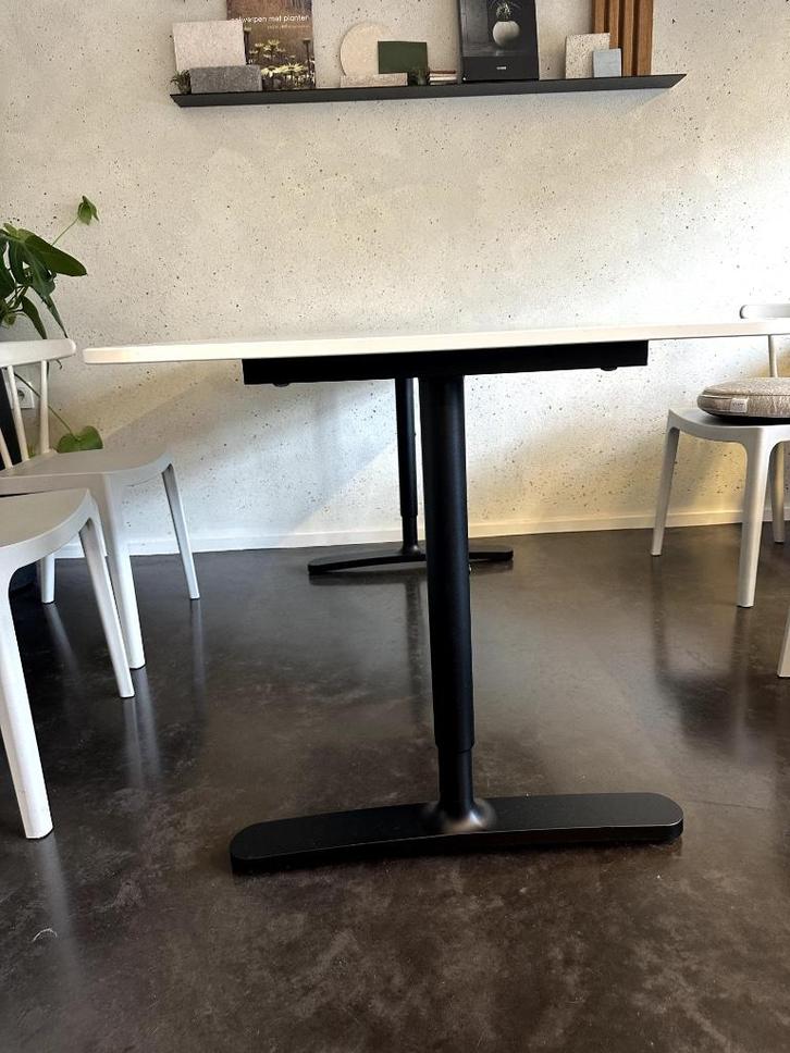 Buro verstelbaar in hoogte, Huis en Inrichting, Bureaus, Gebruikt, Bureau, In hoogte verstelbaar, Ophalen