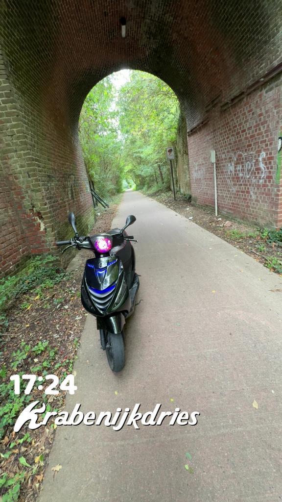 Watergekoelde zip 2t 70cc a klasse, Vélos & Vélomoteurs, Scooters | Piaggio, Comme neuf, Zip, Électrique, Enlèvement