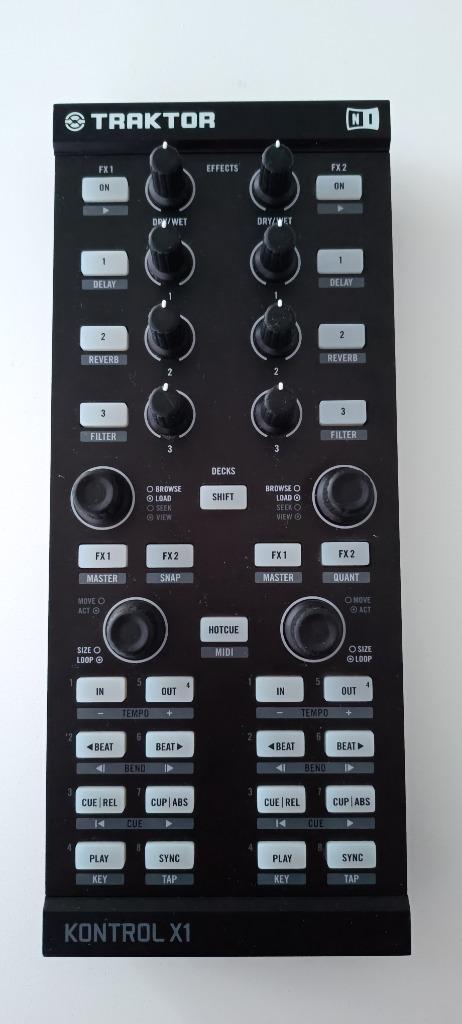 Traktor X1 – portable USB DJ controller (nieuwstaat), Muziek en Instrumenten, Dj-sets en Draaitafels, Zo goed als nieuw, Dj-set