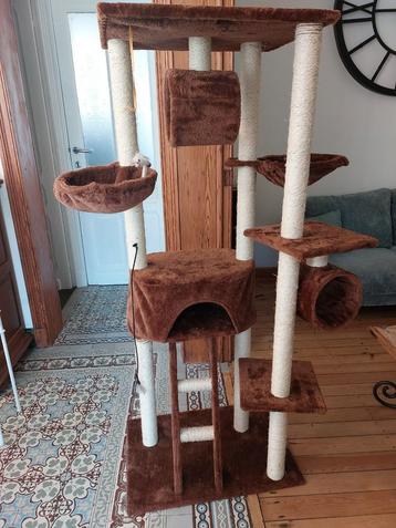 Arbre à chats beschikbaar voor biedingen