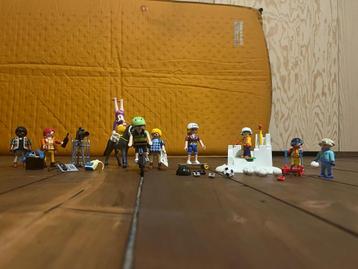 playmobil set van verschillende figuren beschikbaar voor biedingen