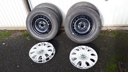 4 velgen + 195/65R15 winterbanden + SKODA Octavia wieldoppen, Auto-onderdelen, Banden en Velgen, Banden en Velgen, Winterbanden