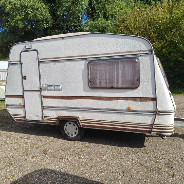 De reu 385 MET VOORTENT, Caravanes & Camping, Caravanes, Particulier, jusqu'à 3, 500 - 750 kg, Banquette en rond, Autres marques