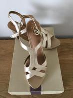 Clarks gold metallic maat 39,5, Kleding | Dames, Schoenen, Overige kleuren, Ophalen of Verzenden, Zo goed als nieuw, Schoenen met hoge hakken