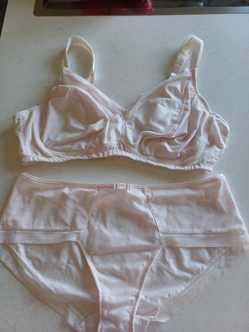 Lingeriesetje Anita, lichtroze, Kleding | Dames, Ondergoed en Lingerie, Setje, Roze, Ophalen of Verzenden