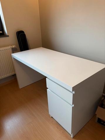 IKEA bureau Malm kleur wit, Huis en Inrichting, Bureaus, Ophalen, Zo goed als nieuw, Bureau
