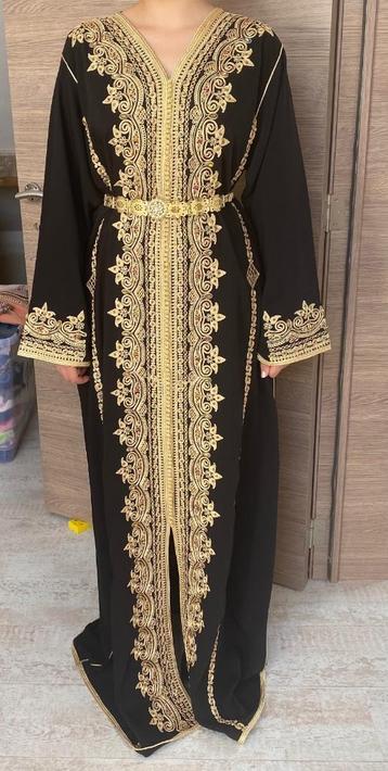 Caftan noir perlé et sa ceinture, Enlèvement, Comme neuf, Taille 38/40 (M), Noir