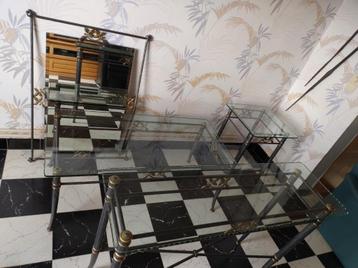 Bijzettafels in metaal en glas beschikbaar voor biedingen