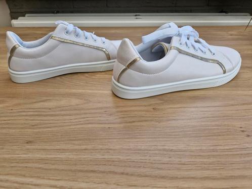 Nieuwe Witte dames sneakers maat 40, Kleding | Dames, Schoenen, Nieuw, Sneakers, Wit, Ophalen of Verzenden
