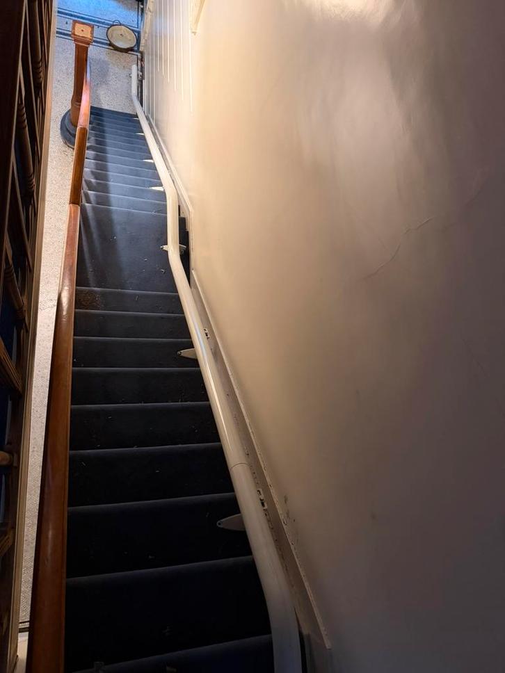 Te koop: Traplift (rail + stoel/unit), Divers, Monte-escaliers, Utilisé, Droit, Enlèvement